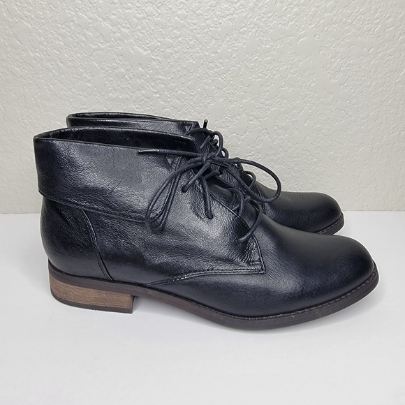 Steve Madden Women's Black Leather Chukka Stingrei Fold-Over Ankle Boots Size 8M - Picture 4 of 10